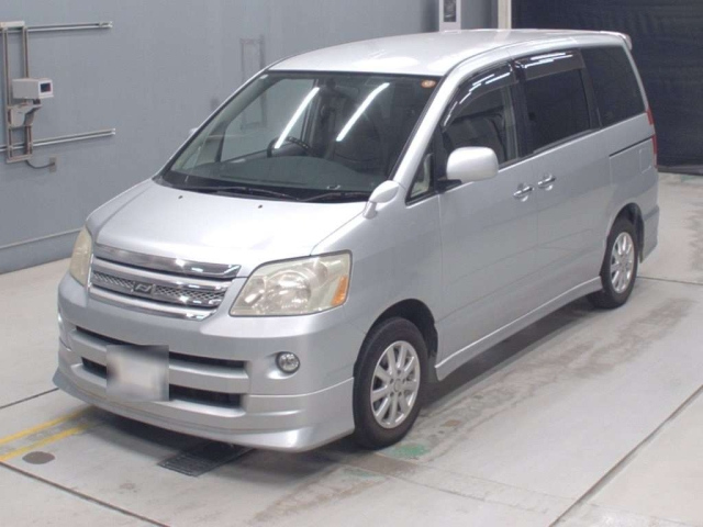 TOYOTA NOAH — фото