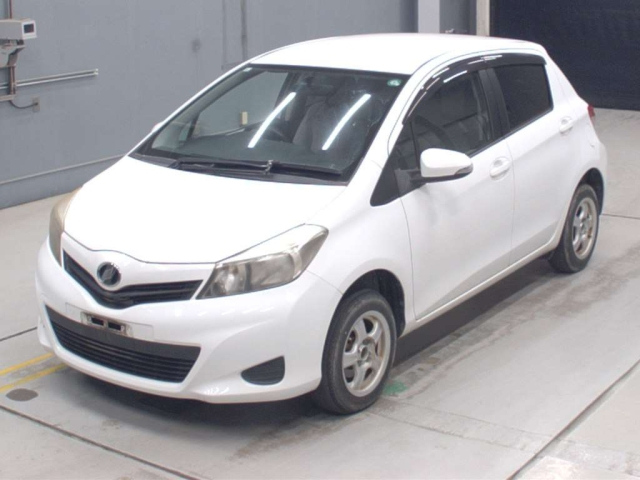 TOYOTA VITZ — фото