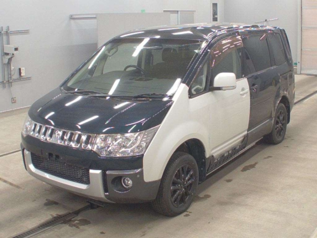 MITSUBISHI DELICA — фото