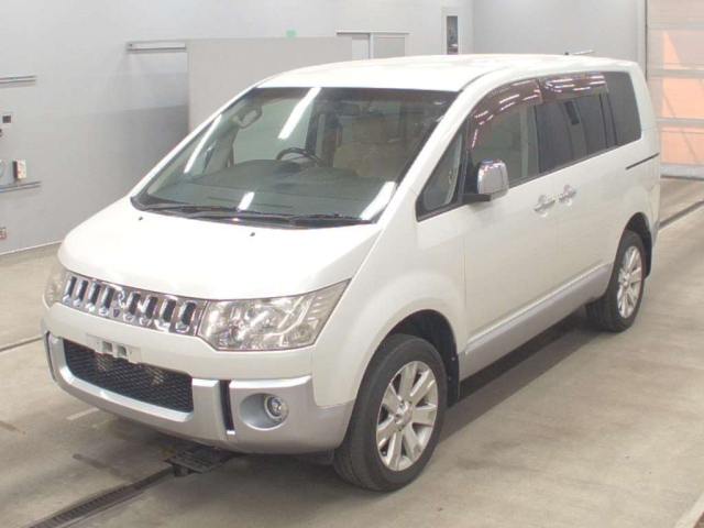 MITSUBISHI DELICA — фото