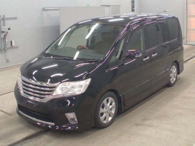 NISSAN SERENA — фото
