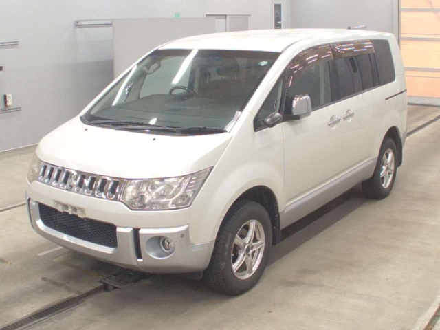 MITSUBISHI DELICA D5