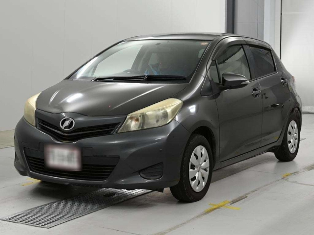 TOYOTA VITZ — фото