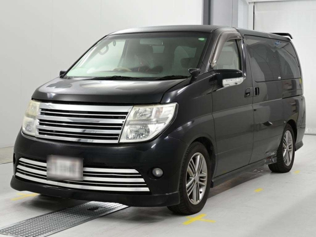 NISSAN ELGRAND — фото