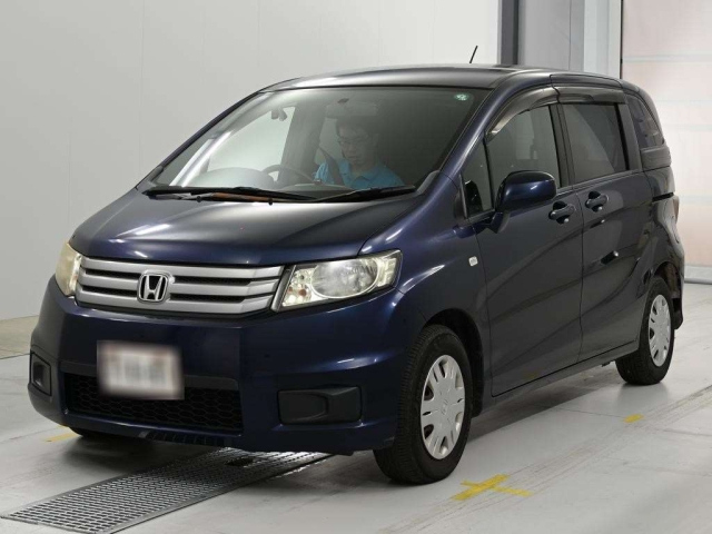HONDA FREED — фото