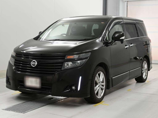 NISSAN ELGRAND — фото