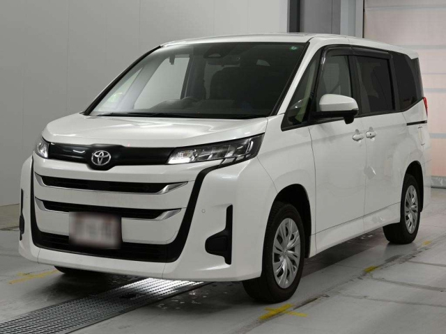 TOYOTA NOAH — фото