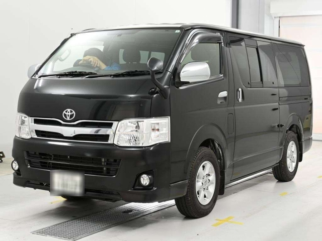 TOYOTA HIACE — фото