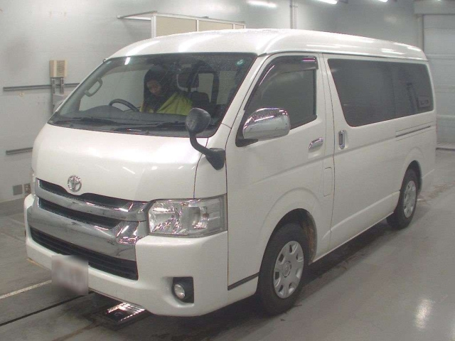 TOYOTA HIACE — фото