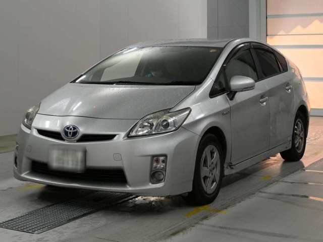 TOYOTA PRIUS — фото