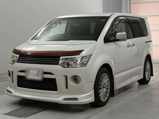 MITSUBISHI DELICA — фото