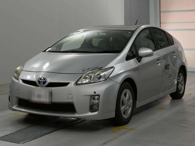 TOYOTA PRIUS — фото