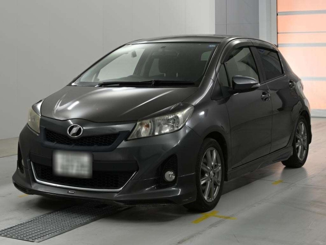 TOYOTA VITZ — фото