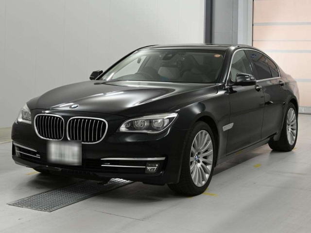 BMW 7 — фото