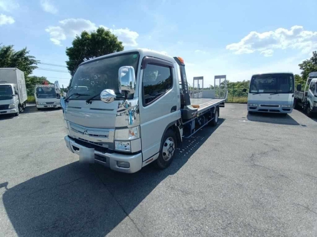 MITSUBISHI CANTER — фото
