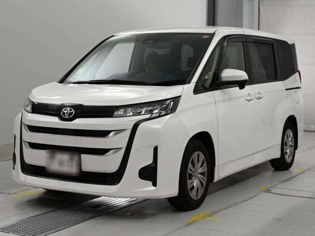 TOYOTA NOAH — фото