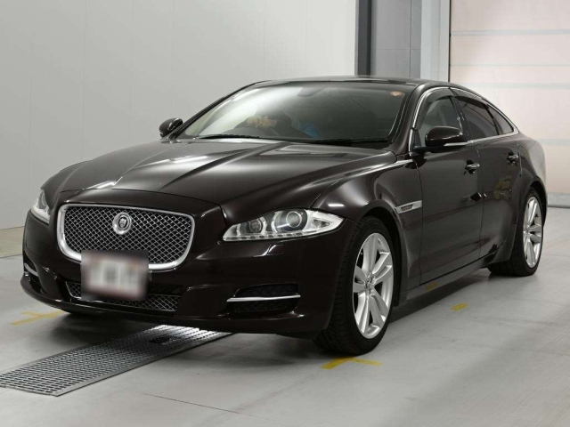 JAGUAR XJ — фото