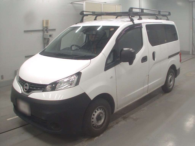 NISSAN NV200