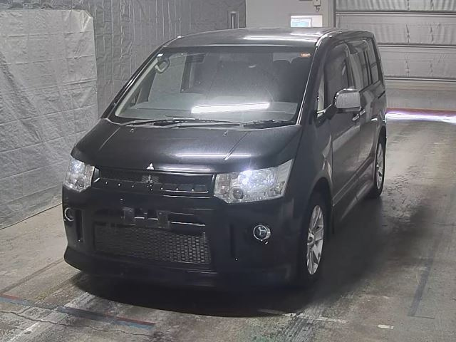 MITSUBISHI DELICA D5