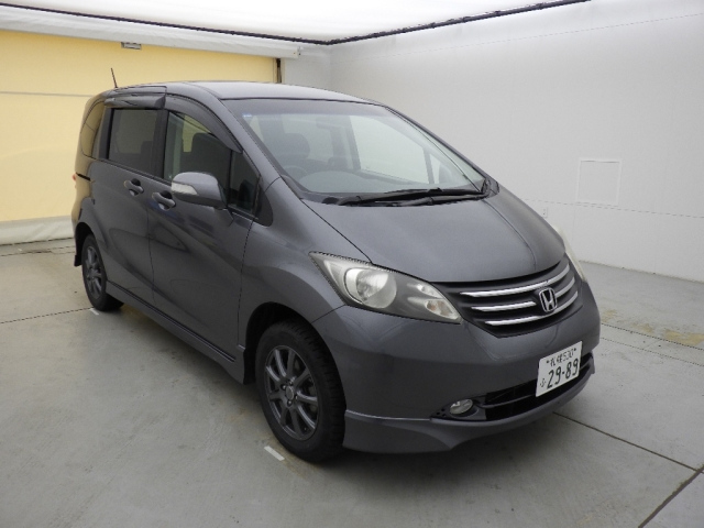 HONDA FREED — фото