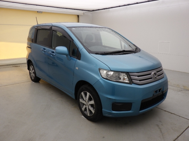 HONDA FREED — фото