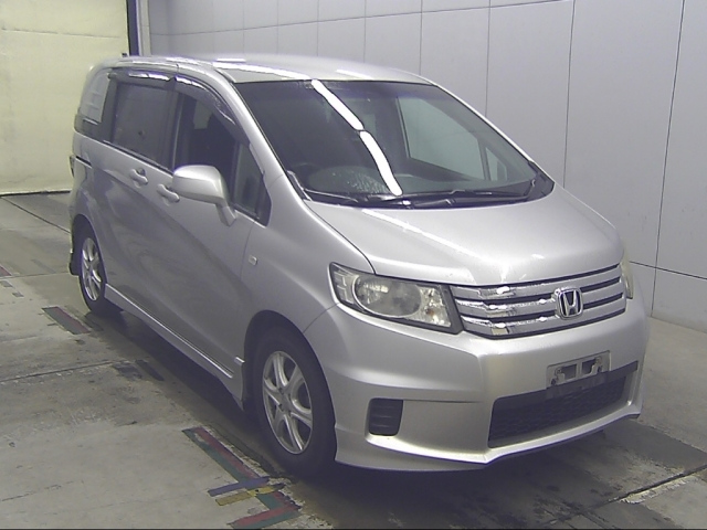 HONDA FREED — фото