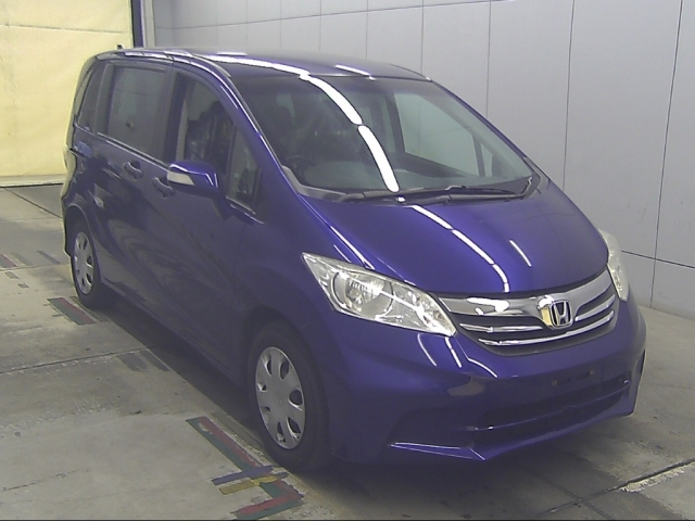HONDA FREED — фото