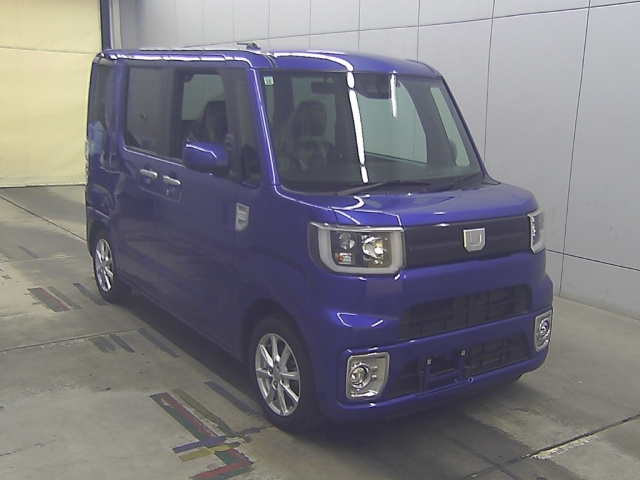 DAIHATSU WAKE — фото