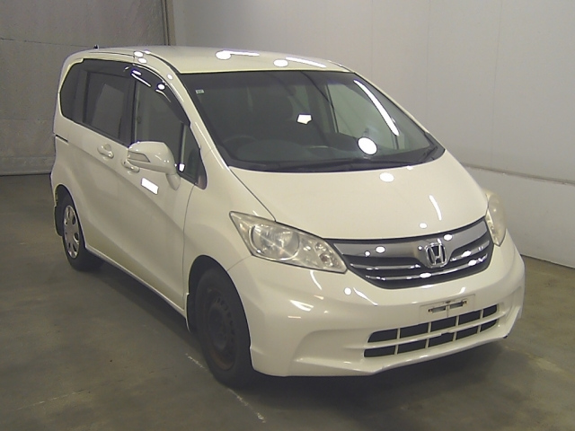 HONDA FREED — фото