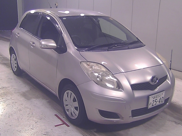 TOYOTA VITZ — фото