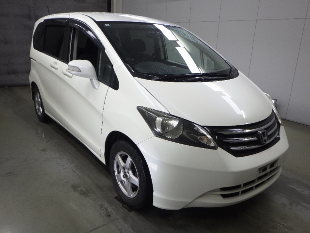 HONDA FREED — фото