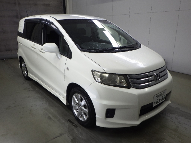 HONDA FREED — фото