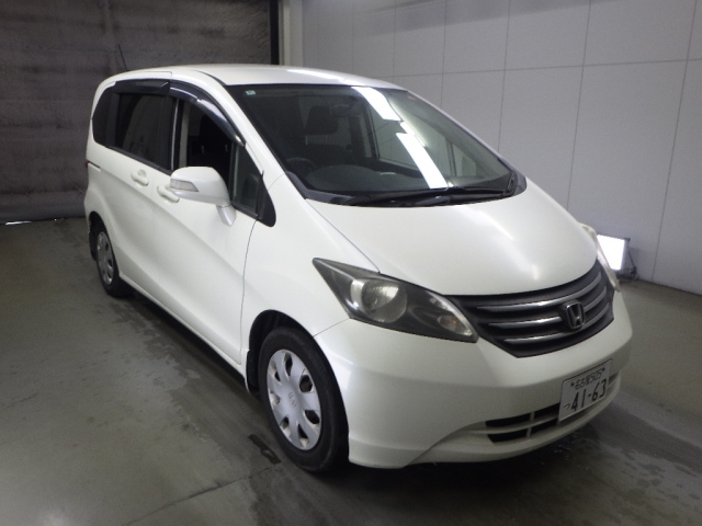 HONDA FREED — фото