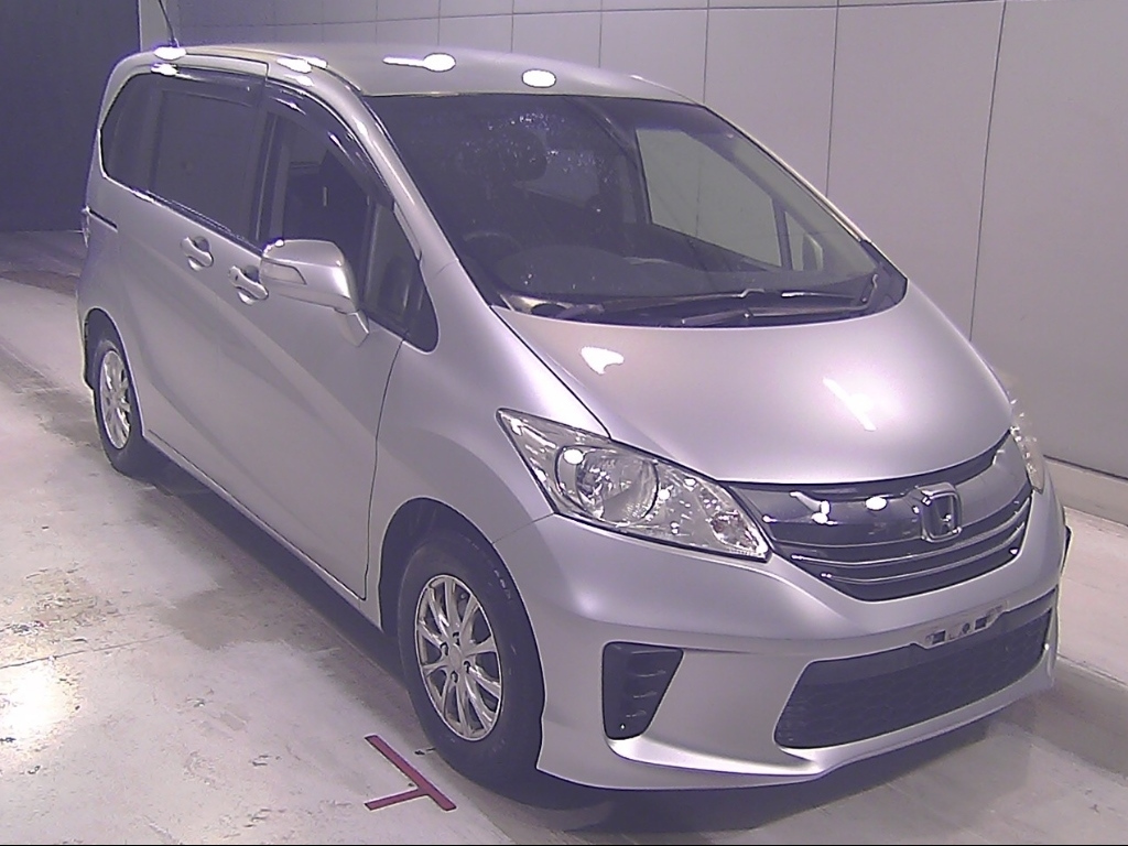HONDA FREED — фото