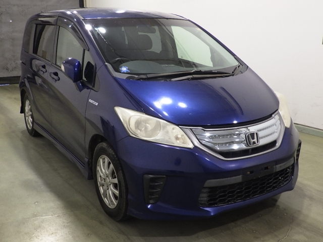 HONDA FREED — фото