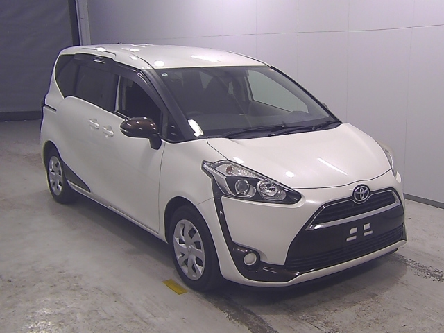 TOYOTA SIENTA — фото