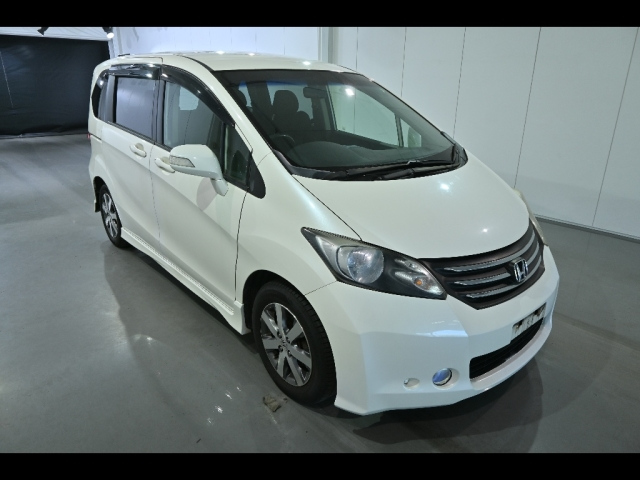 HONDA FREED — фото