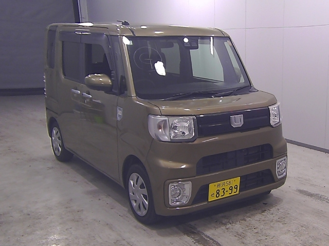 DAIHATSU WAKE — фото