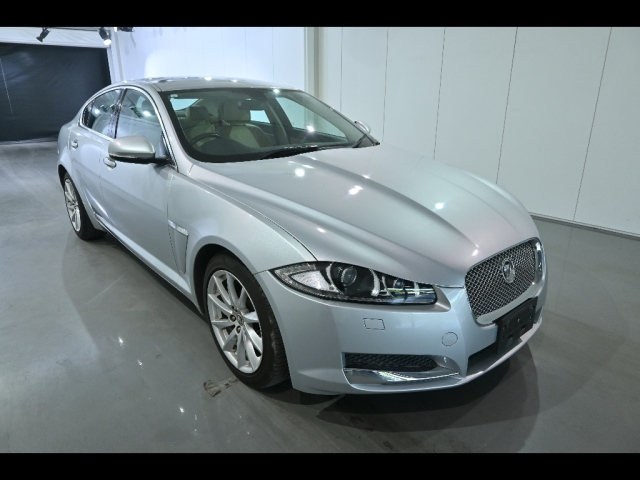 JAGUAR XF — фото