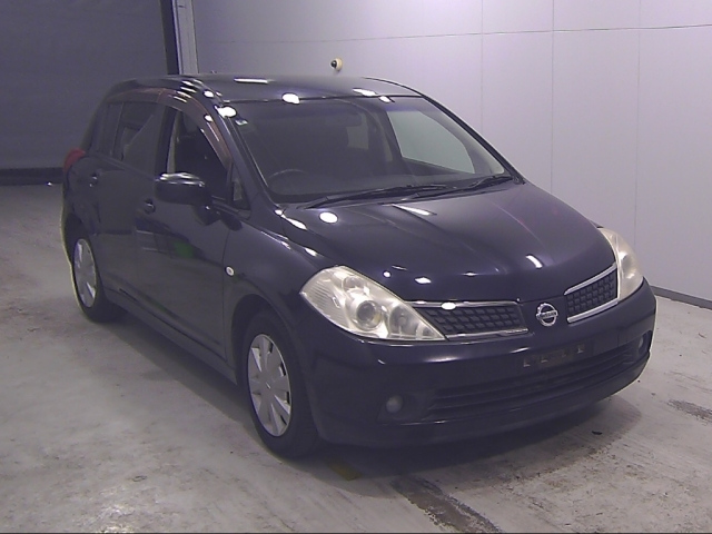 NISSAN TIIDA