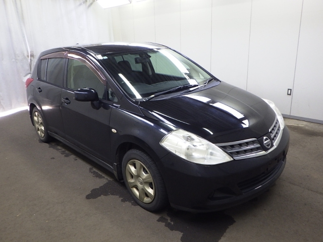 NISSAN TIIDA