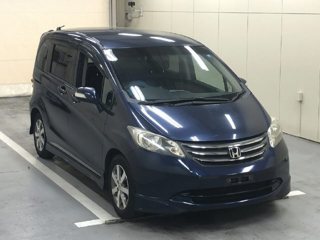 HONDA FREED — фото