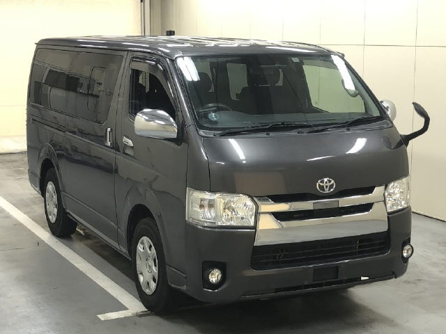 TOYOTA HIACE — фото