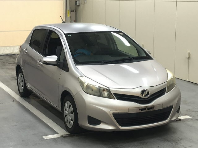 TOYOTA VITZ — фото