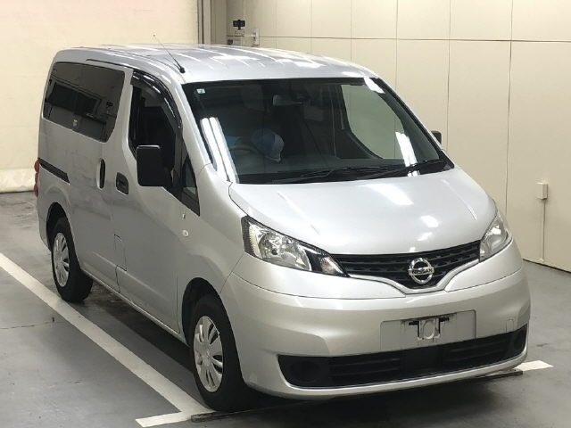 NISSAN NV200 — фото