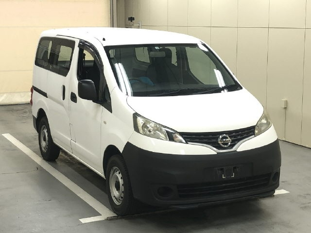 NISSAN NV200