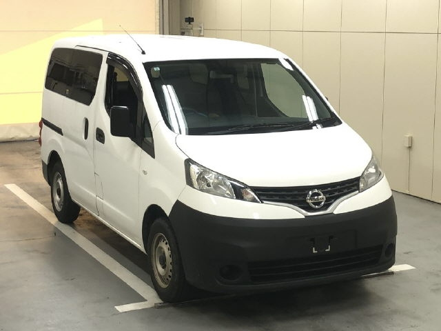 NISSAN NV200