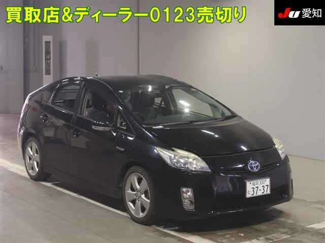 TOYOTA PRIUS — фото