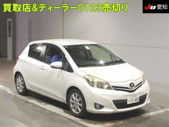 TOYOTA VITZ — фото