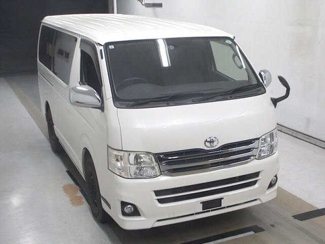 TOYOTA HIACE — фото